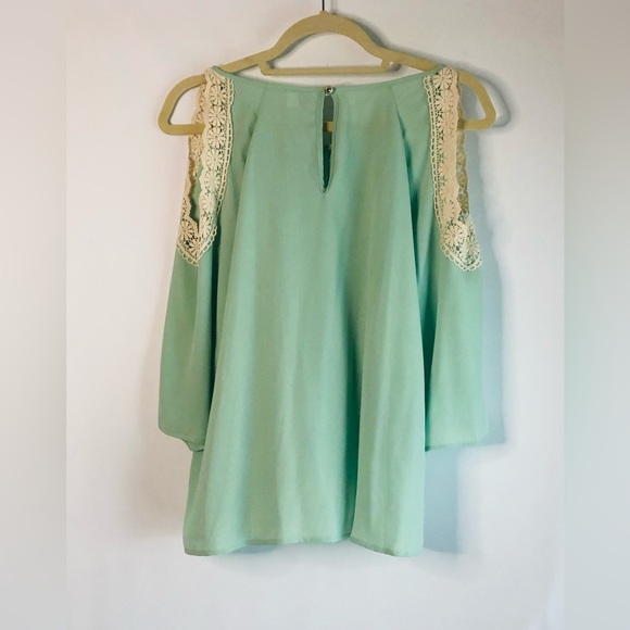 Mint Cold Shoulder Lace Sleeve Size L Francesca’s - Picture 2 of 7